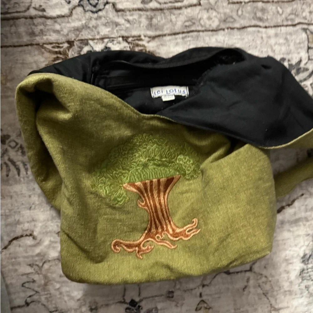 Green and Black Lei Lotus Embroidered Bag
